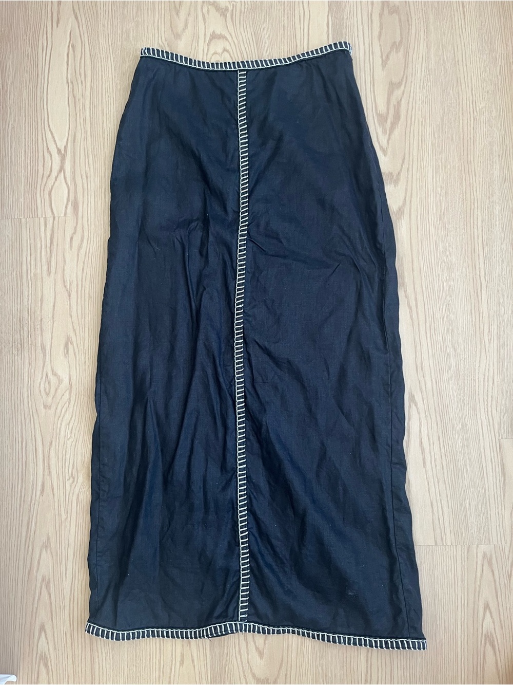Magaschoni Black Skirt with Contrasting Trim in Size 6 - Picture 2 of 4